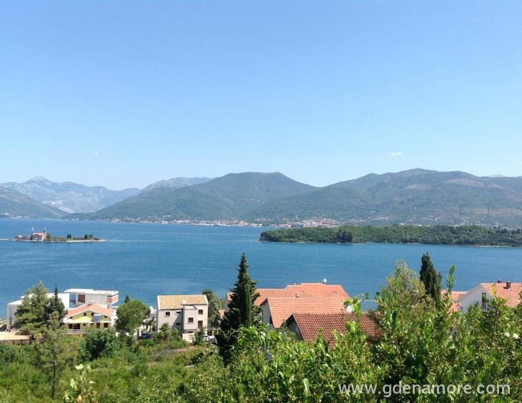 Pogled ispred zgrade 2